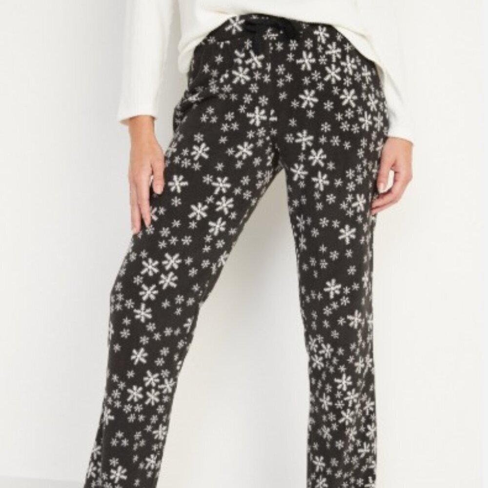 Old Navy Black & Gray Snowflake Micro Performance Fleece Medium Pajama Pants